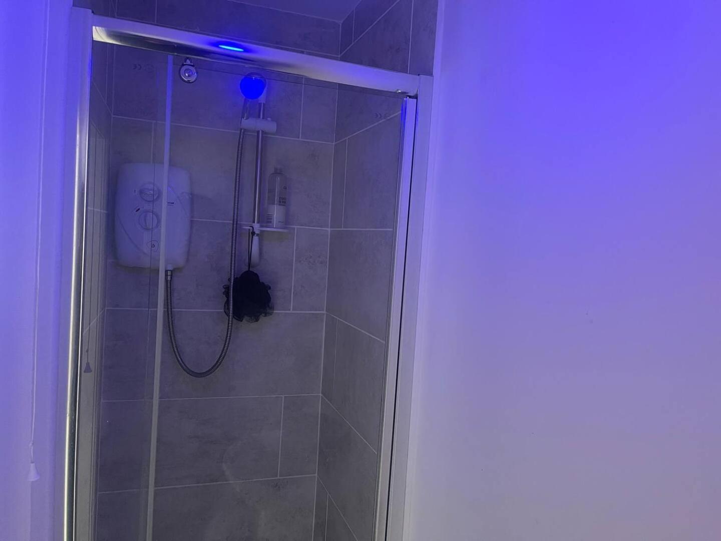 Stylish 1-Bed Apt - Sleeps 4 - Parking - Wifi Manchester Zewnętrze zdjęcie